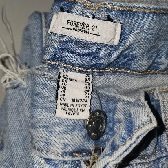 Forever 21 Light Blue Cropped Jeans - Picture 2 of 2